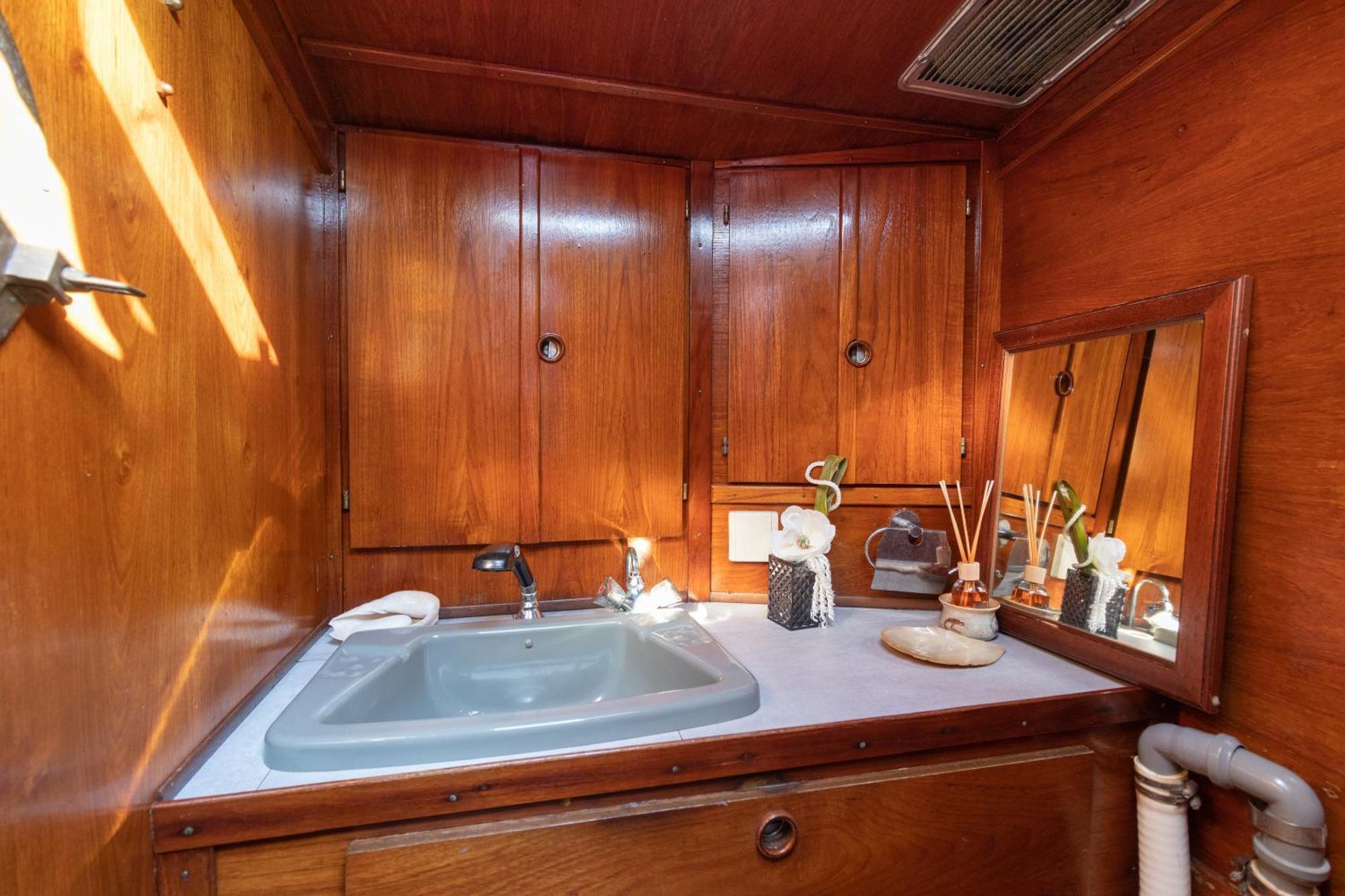 Quo Vadis Yacht Hotel Bari Ngoại thất bức ảnh