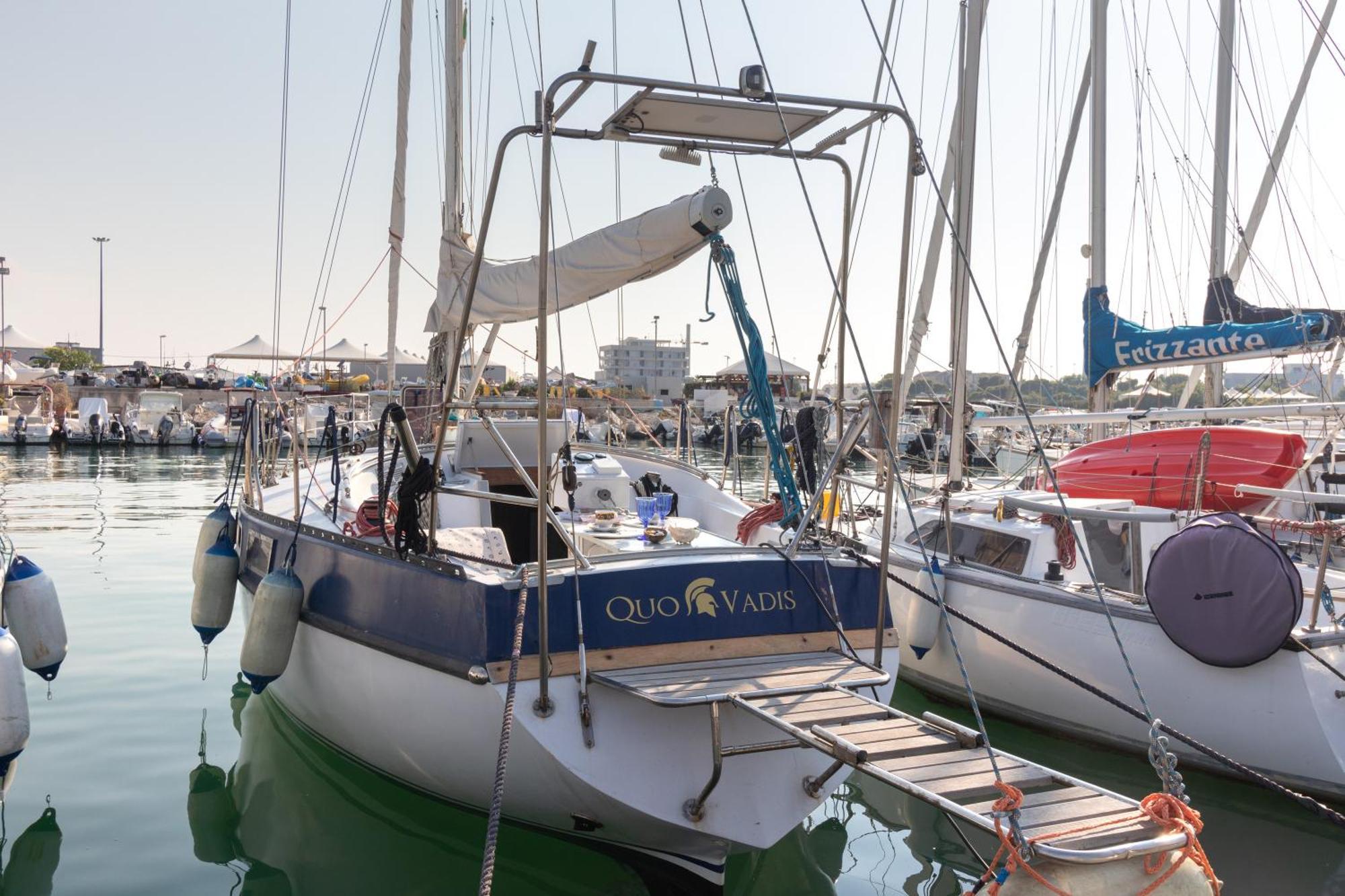 Quo Vadis Yacht Hotel Bari Ngoại thất bức ảnh